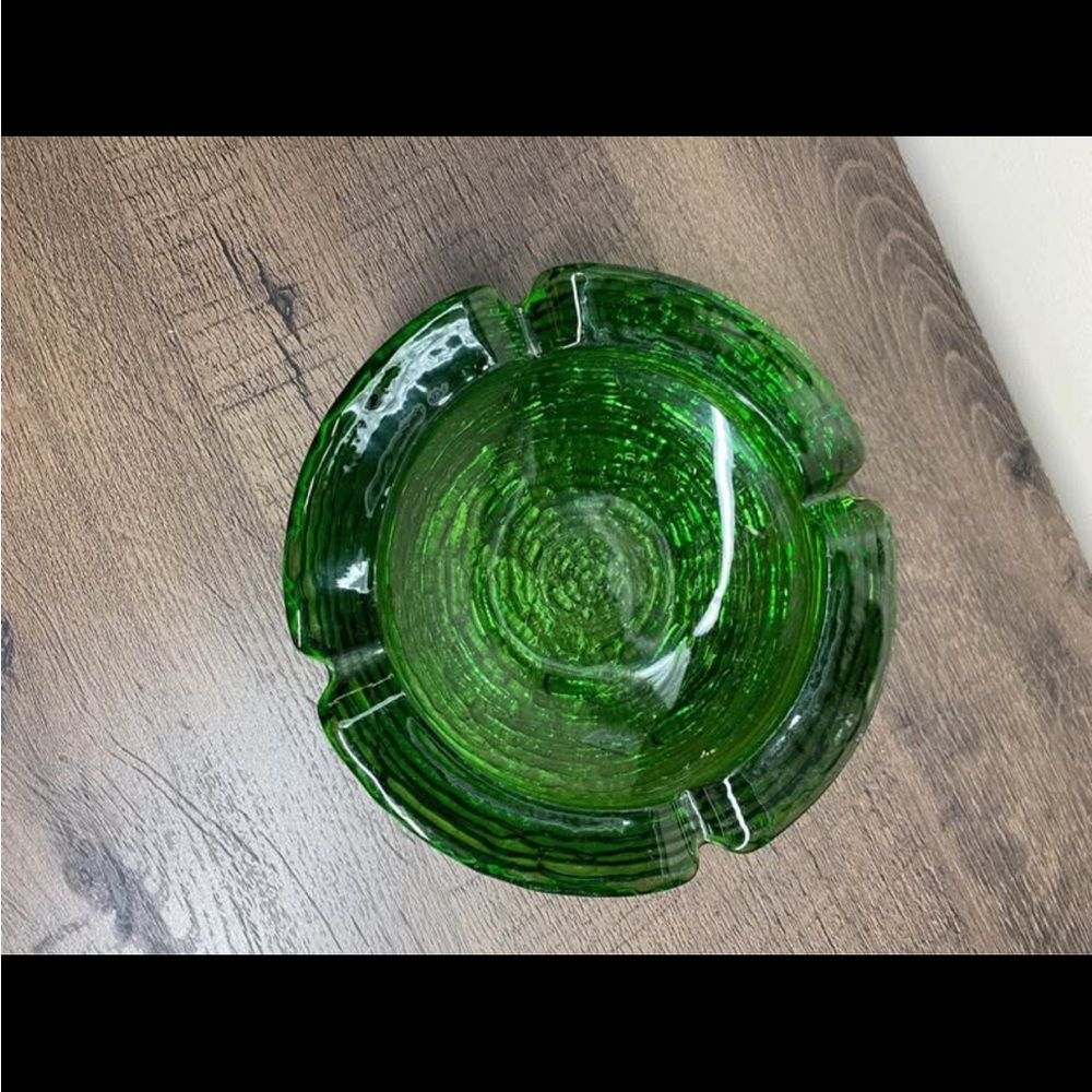 Vintage Art Glass Round Ripple Glass Ashtray in Green